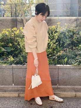 「アイテム（スカート、オレンジ系）」を使った、ADAM ET ROPE' STAFFさん（レディース・155cm）の春コーディネート
