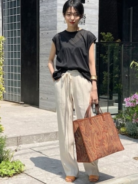 「A VACATION（アヴァケーション）のアイテム」を使った、ADAM ET ROPE' STAFFさん（レディース・167cm）の春コーディネート