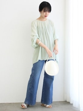 「ADAM ET ROPE'（アダムエロペ）の【BIG JOHN for ADAM ET ROPE'】パッチポケットフレアデニム（デニムパンツ）」を使った、ADAM ET ROPE' STAFFさん（レディース・167cm）の春コーディネート