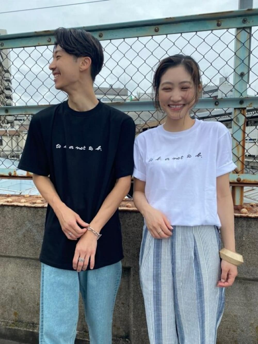 「ロゴT、アダムエロペ(ADAM ET ROPE')、Adam et Rope'、白Tシャツ、アニエスベー、agnes b.、黒Tシャツ、カップルコーデ、リンクコーデ、アニエスベー(agnes b.)」｜「agnes b.の【agnes b. pour ADAM ET ROPE'】T-SHIRTS SERIGRAPHIE（Tシャツ/カットソー、ブラック系）」を使った、ADAM ET ROPE' STAFFさん（レディース・160cm）の夏コーディネートの1枚目の写真