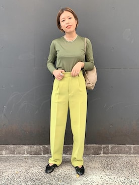 「センタープレスパンツ」｜「アイテム（その他シューズ）」を使った、ADAM ET ROPE' STAFFさん（レディース・158cm）の秋コーディネート
