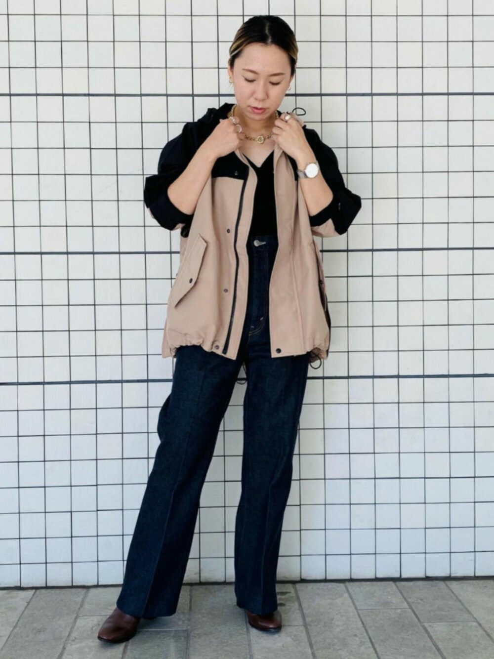 「マウンテンパーカー、アウトドア、大人カジュアル、アダムエロペ(ADAM ET ROPE')、Adam et Rope'、カジュアルコーデ、オトナカジュアル、GERRY、秋コーデ、スタッフセンバツ」｜「GERRYのGERRYマウンテンパーカー（その他アウター、ベージュ系）」を使った、ADAM ET ROPE' STAFFさん（レディース・154cm）の秋コーディネートの1枚目の写真