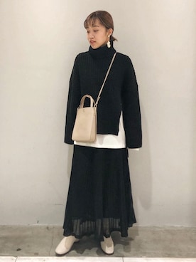 「ADAM ET ROPE'（アダムエロペ）のシアーニットプリーツスカート（スカート）」を使った、ADAM ET ROPE' STAFFさん（レディース・158cm）の冬コーディネート
