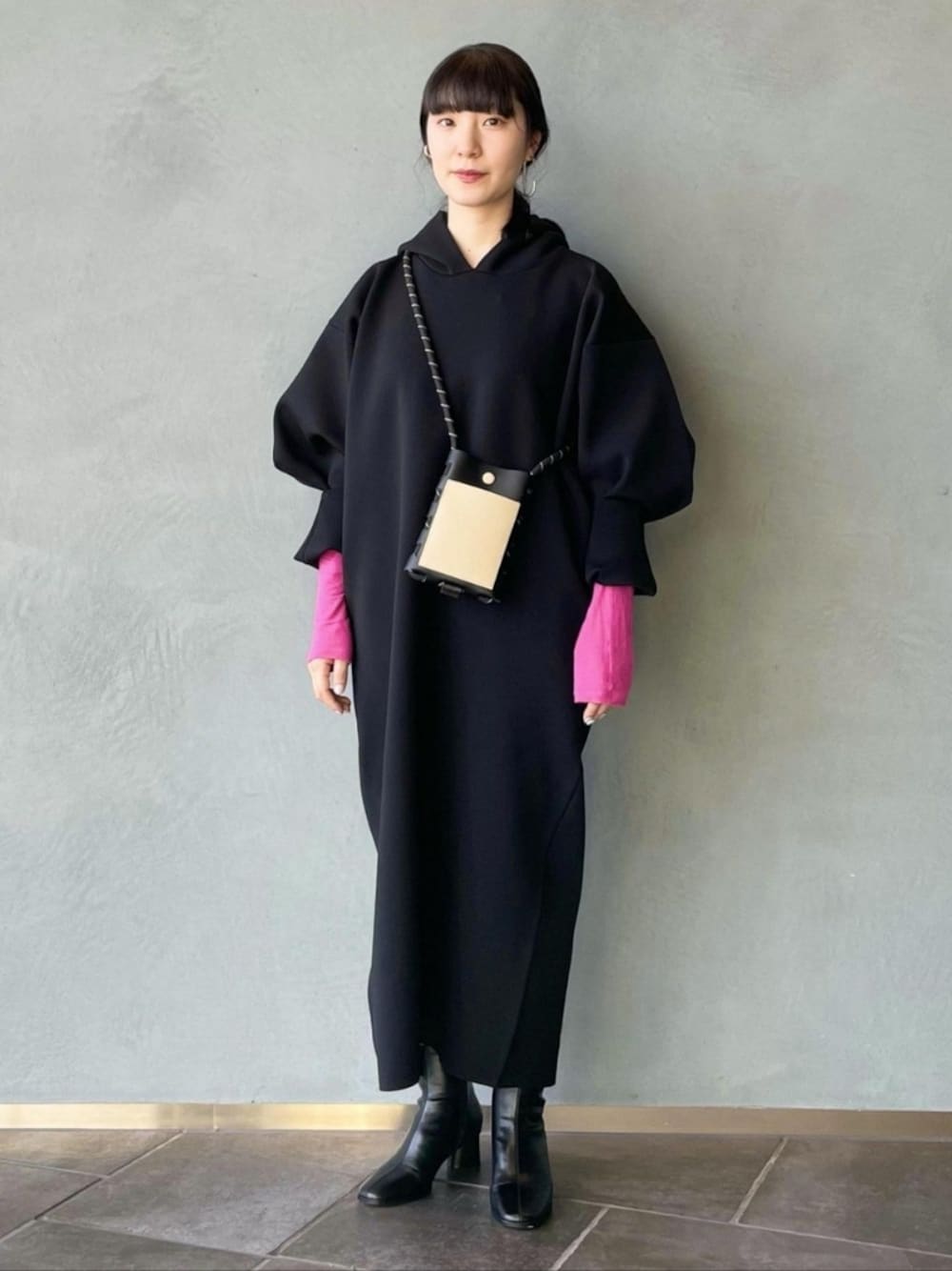フォルムワンピースパーカーを使った人気ファッション