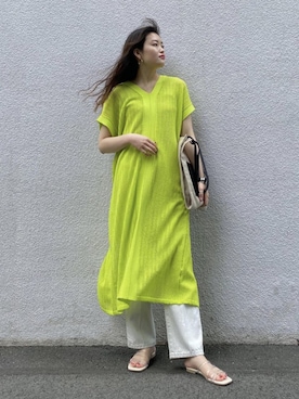 「ADAM ET ROPE'（アダムエロペ）のアイテム（サンダル）」を使った、ADAM ET ROPE' STAFFさん（レディース・160cm）の夏コーディネート