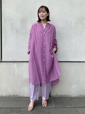 「ADAM ET ROPE'（アダムエロペ）のアイテム（サンダル）」を使った、ADAM ET ROPE' STAFFさん（レディース・160cm）の夏コーディネート