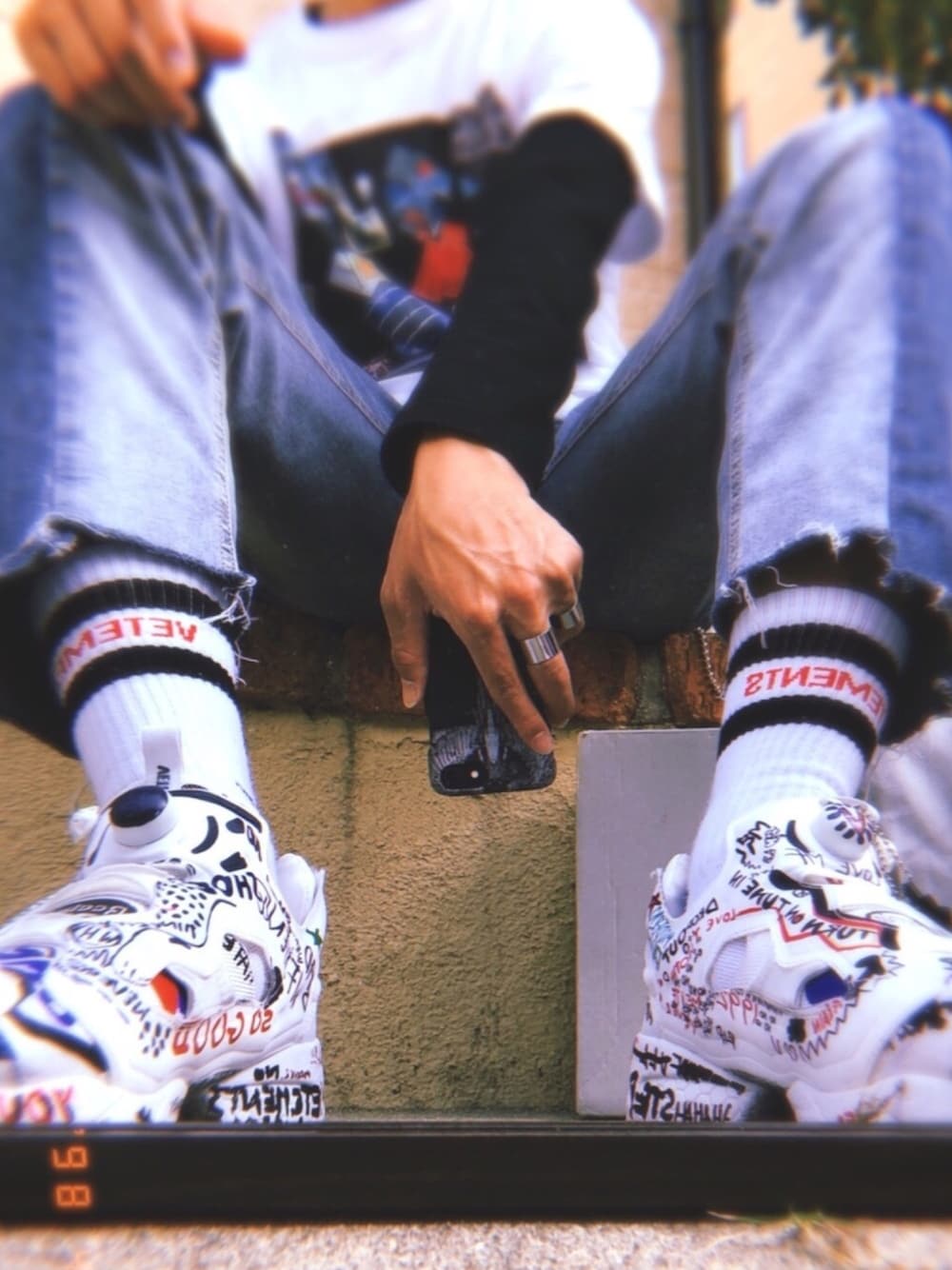 「vetements、vetements reebok、Martin Margiela、HARE、gosharubchinskiy、MARCELO BURLON、BLACK BRAIN、Nens、フォローお願いします、フォロー返します」｜「VETEMENTSのVetements + Reebok Instapump Fury Printed Neoprene and Canvas Sneakers（スニーカー、ホワイト系）」を使った、水素さん（メンズ・172cm）の春コーディネートの1枚目の写真