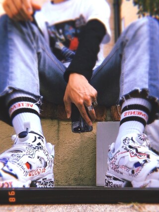 水素 is wearing Vetements "Vetements + Reebok Instapump Fury Printed Neoprene and Canvas Sneakers"