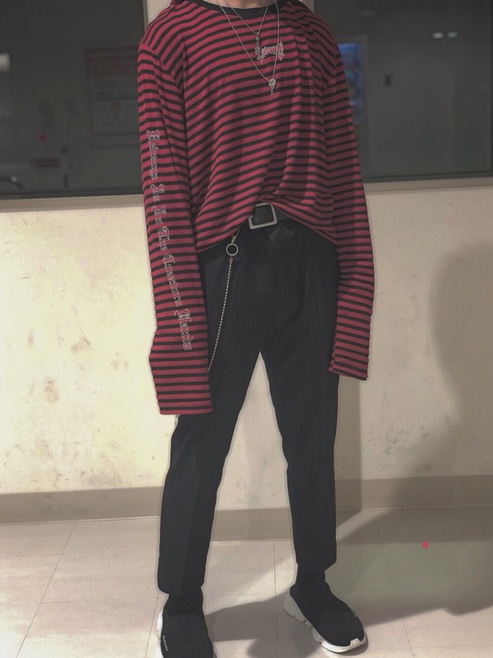 「REVENGE、revenge gallery、BALENCIAGA、Chrome Hearts、vetements、ootd、韓国ファッション、ストリート、おしゃれさんと繋がりたい、いいね、save、フォローお願いします🤑」｜「Revengeのアイテム（Tシャツ/カットソー、レッド系）」を使った、水素さん（メンズ・172cm）の夏コーディネートの1枚目の写真