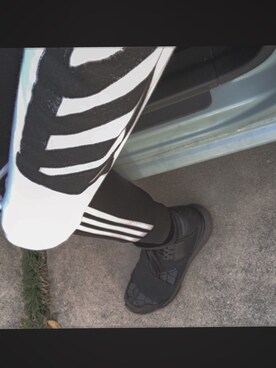 「OFF-WHITE」｜「アイテム（スウェット）」を使った、水素さん（メンズ・172cm）の春コーディネート
