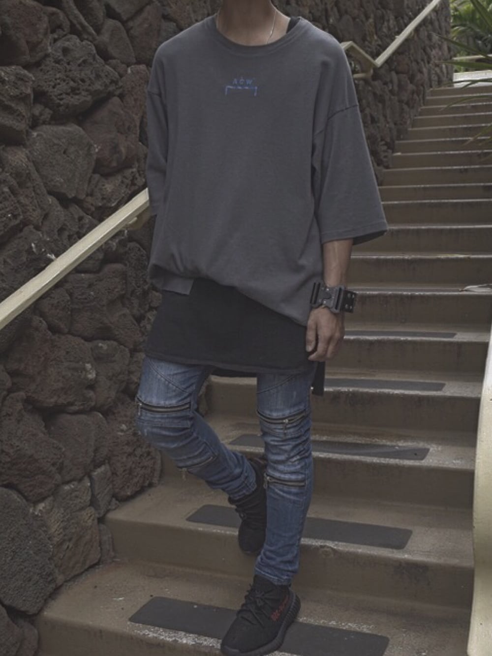 「a cold wall、Trendy woobi、alyx、adidas originals、adidas、yeezy、ストリート、ストリートファッション、ootd、おしゃれさんと繋がりたい」｜「a cold wallのアイテム（Tシャツ/カットソー、グレー系）」を使った、水素さん（メンズ・172cm）の夏コーディネートの1枚目の写真