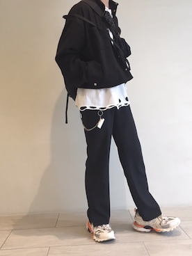 水素 is wearing Balenciaga "Balenciaga Track Mesh And Leather Sneakers"