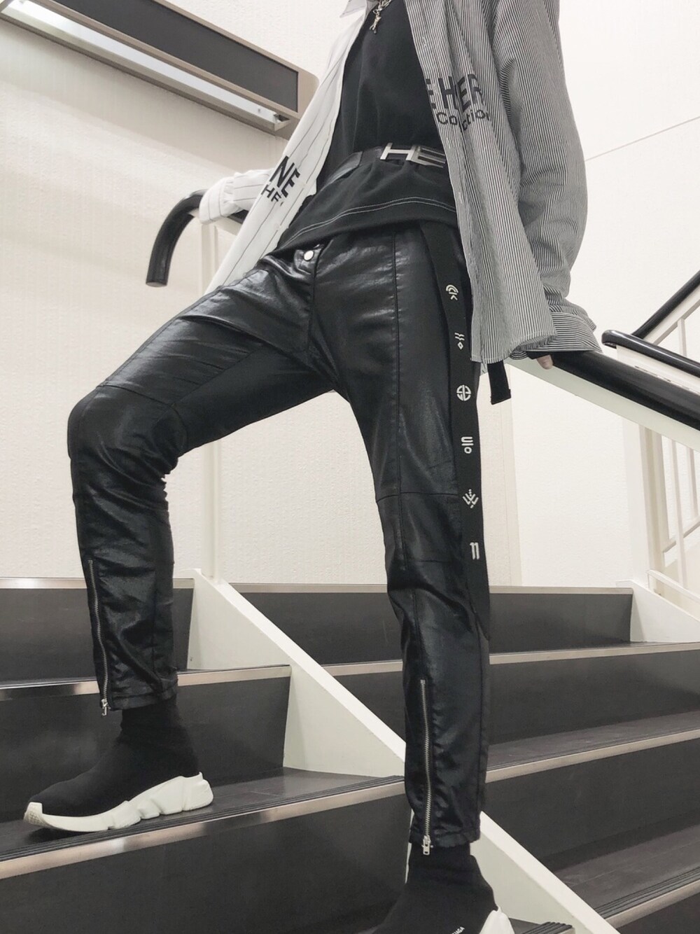 「vetements、BALENCIAGA、スピードトレーナー、speed trainer、いいね、save、フォローお願いします🤑、ストリート、ストリートファッション、韓国ファッション、モードストリート、l4l」｜「blackmeansのアイテム（パンツ、ブラック系）」を使った、水素さん（メンズ・175cm）の春コーディネートの1枚目の写真
