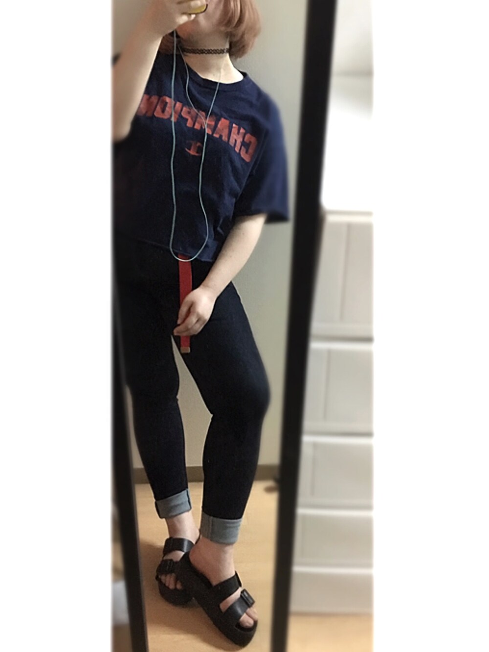 「UNIQLOのアイテム（デニムパンツ、ブルー系）」を使った、hanaさん（レディース・159cm）の春コーディネートの1枚目の写真