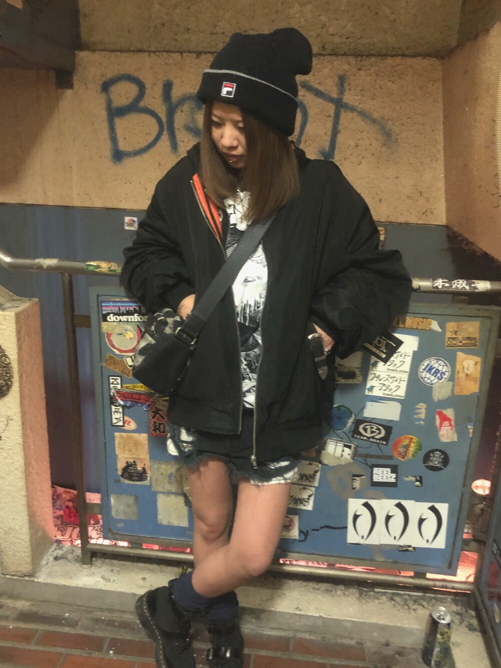 「livehouse、ライブスタイル、HeavyMetal」｜「EVRISのアイテム（MA-1、ブラック系）」を使った、KIMIさん（レディース・160cm）の春コーディネートの1枚目の写真