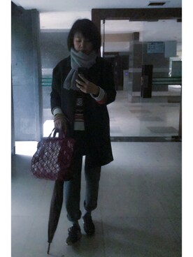 「COS（コス）のアイテム（ダウンジャケット/コート）」を使った、希姨さん（レディース・165cm）の冬コーディネート