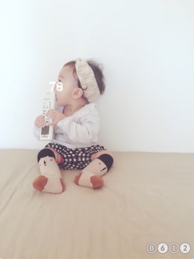 「Koreaのアイテム（Tシャツ/カットソー、ホワイト系）」を使った、hana‧✧̣̥̇‧さん（キッズ）の冬コーディネート