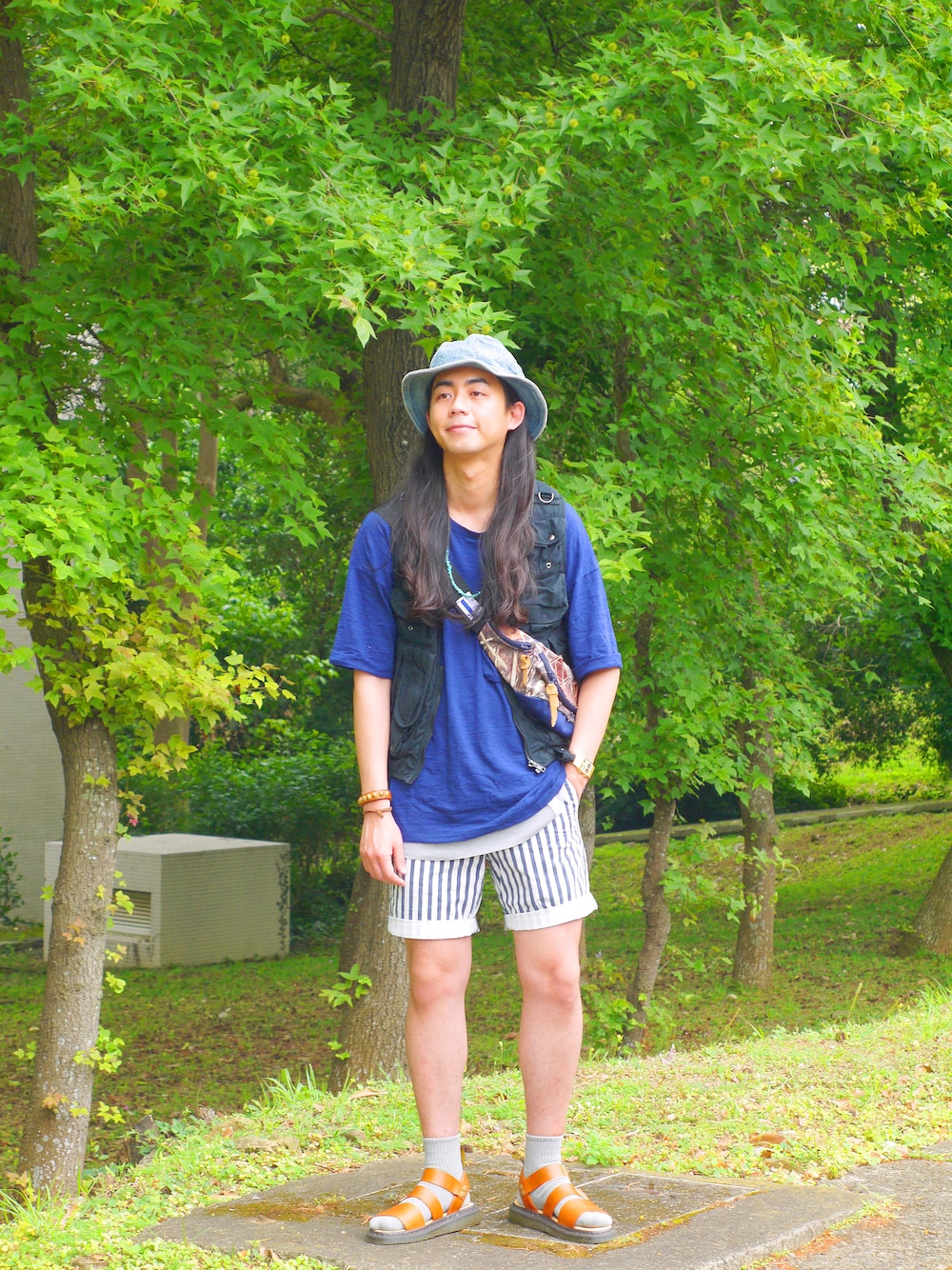 「古着、UNIQLO、MUJI、Dr.Martens、PHENOMENON、サンダル、KAPITAL、古着MIX、asos、古着コーデ」｜「KAPITALのhat（ハット、ブルー系）」を使った、唯家 Vegaさん（メンズ・177cm）の春コーディネートの1枚目の写真