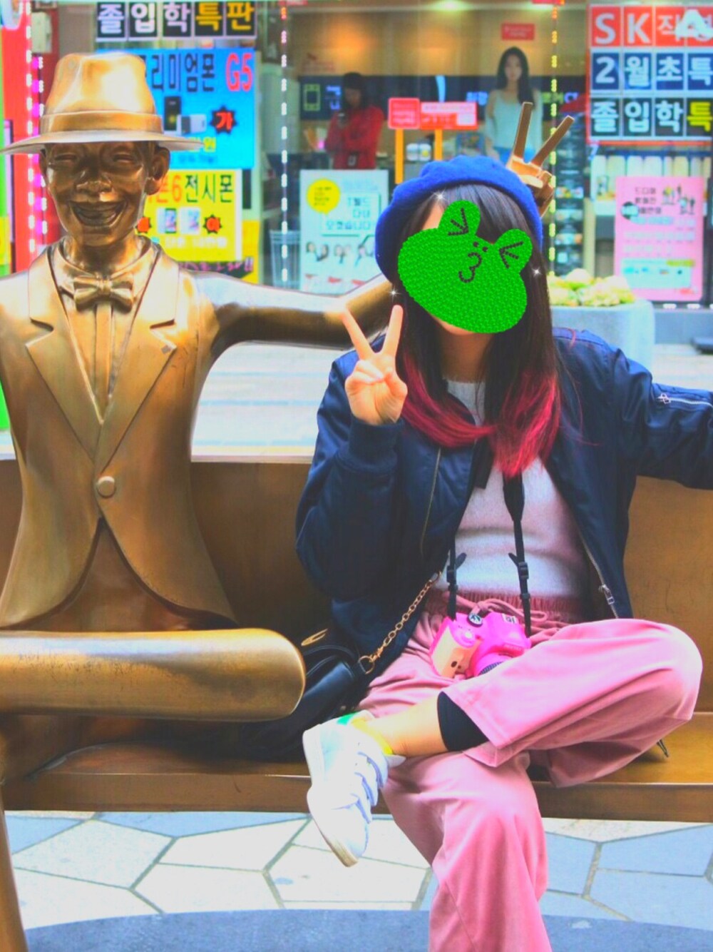 「はるコーデ、ベロアパンツ、オトナカジュアル、ゆるコーデ、ピンク、ootd、MA-1、韓国ファッション」｜「ROSE BUDのLJ-16203[MA-1]（MA-1、ブルー系）」を使った、たえこ。さん（レディース・162cm）の春コーディネートの1枚目の写真