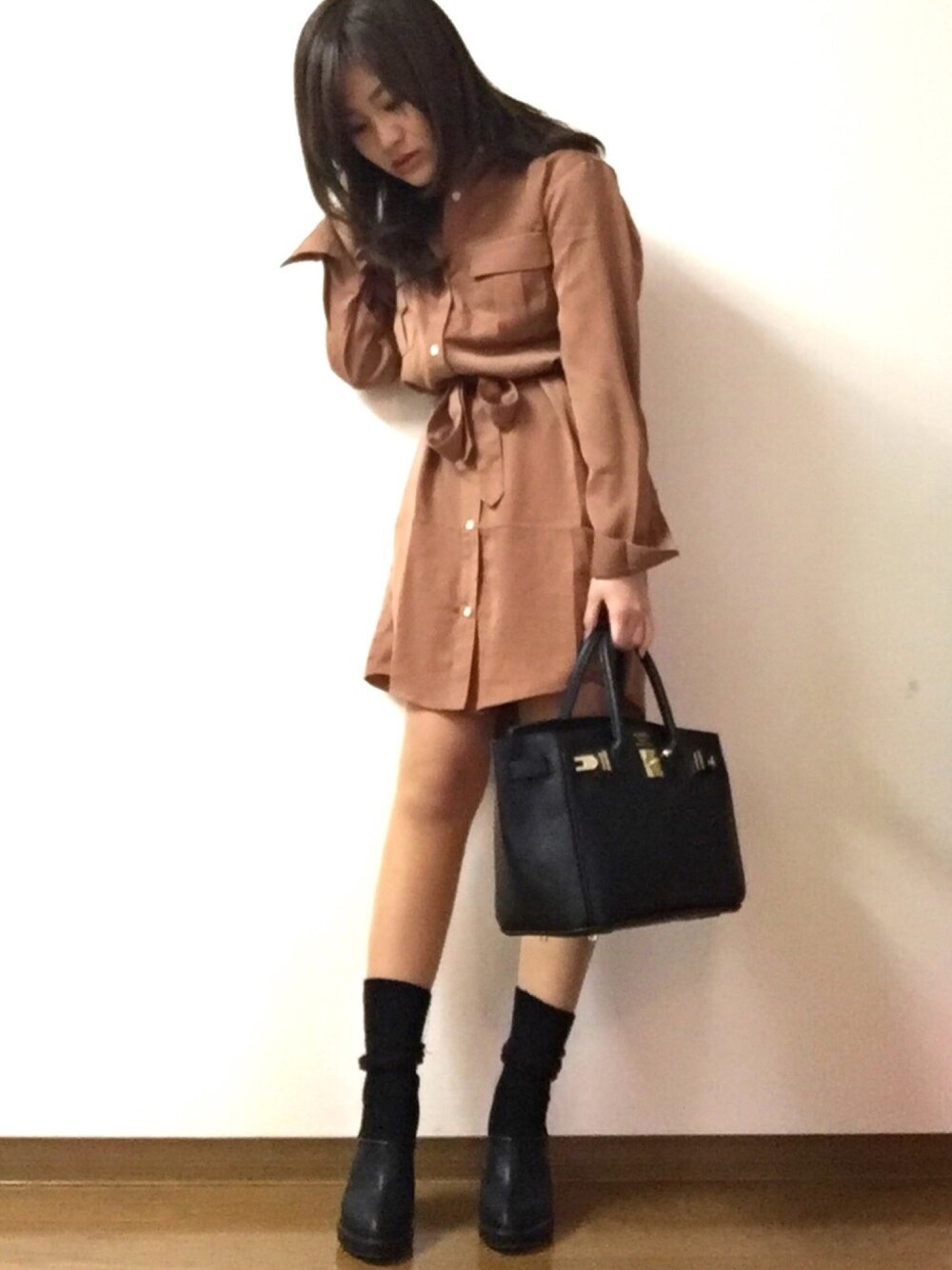 「カジュアル、大人コーデ、ラクチンコーデ、winter、プチプラコーデ、casual、ショートブーツ、シャツワンピ、ワンピース、ラフ」｜「GRLのアイテム（シャツワンピース、ブラウン系）」を使った、kaoriᙏ̤̫͚♡さん（レディース・158cm）の冬コーディネートの1枚目の写真