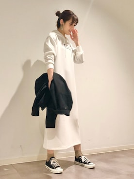 「CONVERSE TOKYO（コンバーストウキョウ）のアイテム（デニムジャケット）」を使った、tomokaさん（レディース・165cm）の冬コーディネート