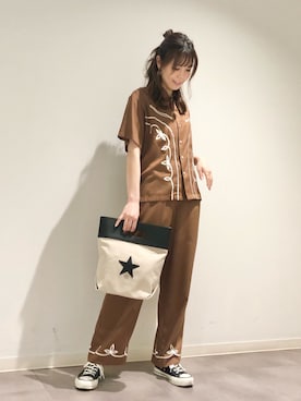 「CONVERSE TOKYO（コンバーストウキョウ）のアイテム」を使った、tomokaさん（レディース・165cm）の春コーディネート