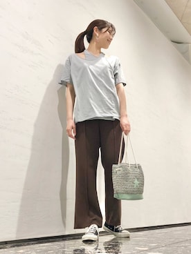 「CONVERSE TOKYO（コンバーストウキョウ）のアイテム（スラックス）」を使った、tomokaさん（レディース・165cm）の春コーディネート