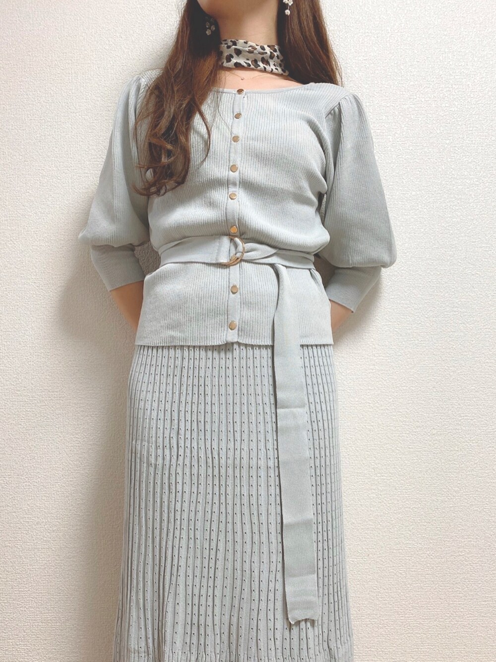 「セットアップ、春コーデ、レオパード、スカーフ、ブルー、オトナ女子、LEPSIM、one after another NICE CLAUP」｜「one after another NICE CLAUPの前後２Wayニットセットアップ（ワンピース、ブルー系）」を使った、ᔕᗩϒᗩḰᗩさん（レディース・156cm）の春コーディネートの1枚目の写真