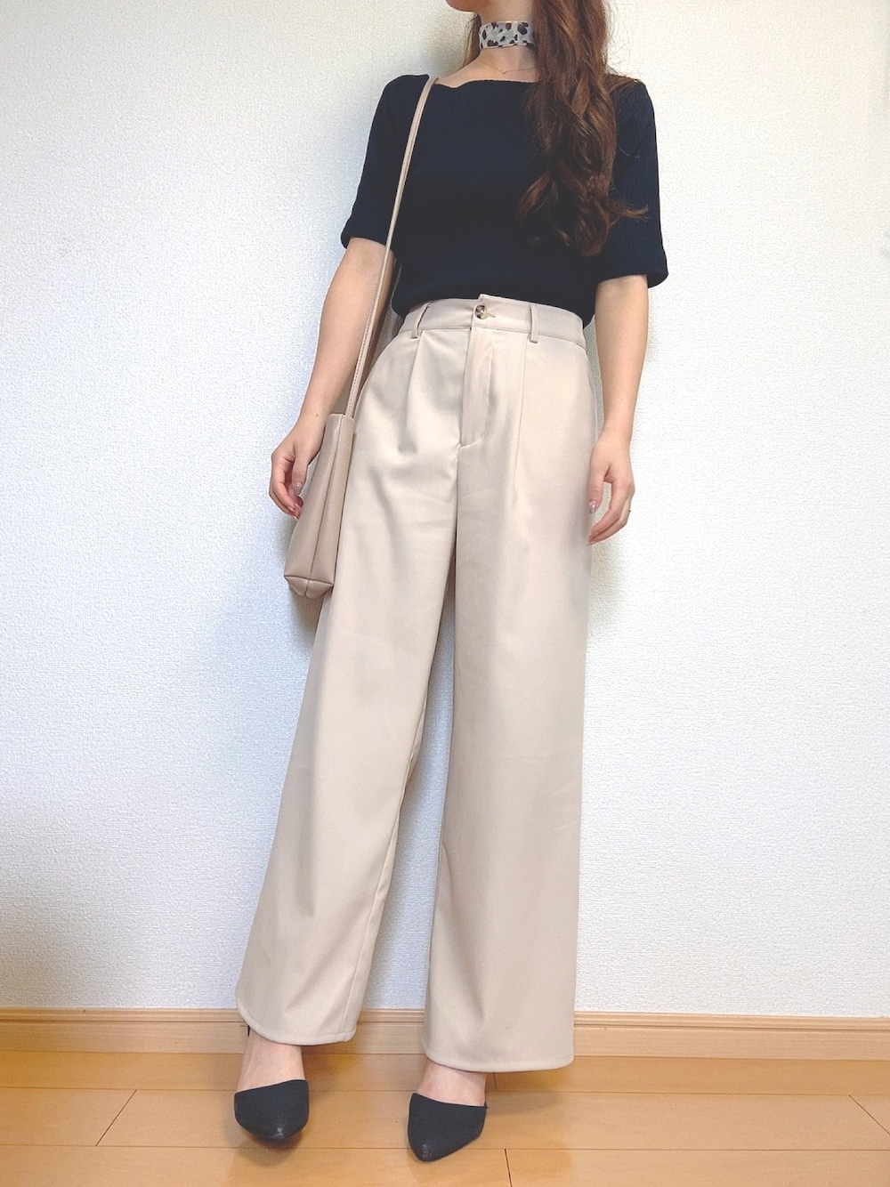 「シンプル、オトナカジュアル、スカーフ、ワンショルダー、WEGO、GU、ootd、おしゃれさんと繋がりたい」｜「ROPE' PICNICのセパレートアンクルストラップパンプス（パンプス、ブラック系）」を使った、ᔕᗩϒᗩḰᗩさん（レディース・156cm）の夏コーディネートの1枚目の写真