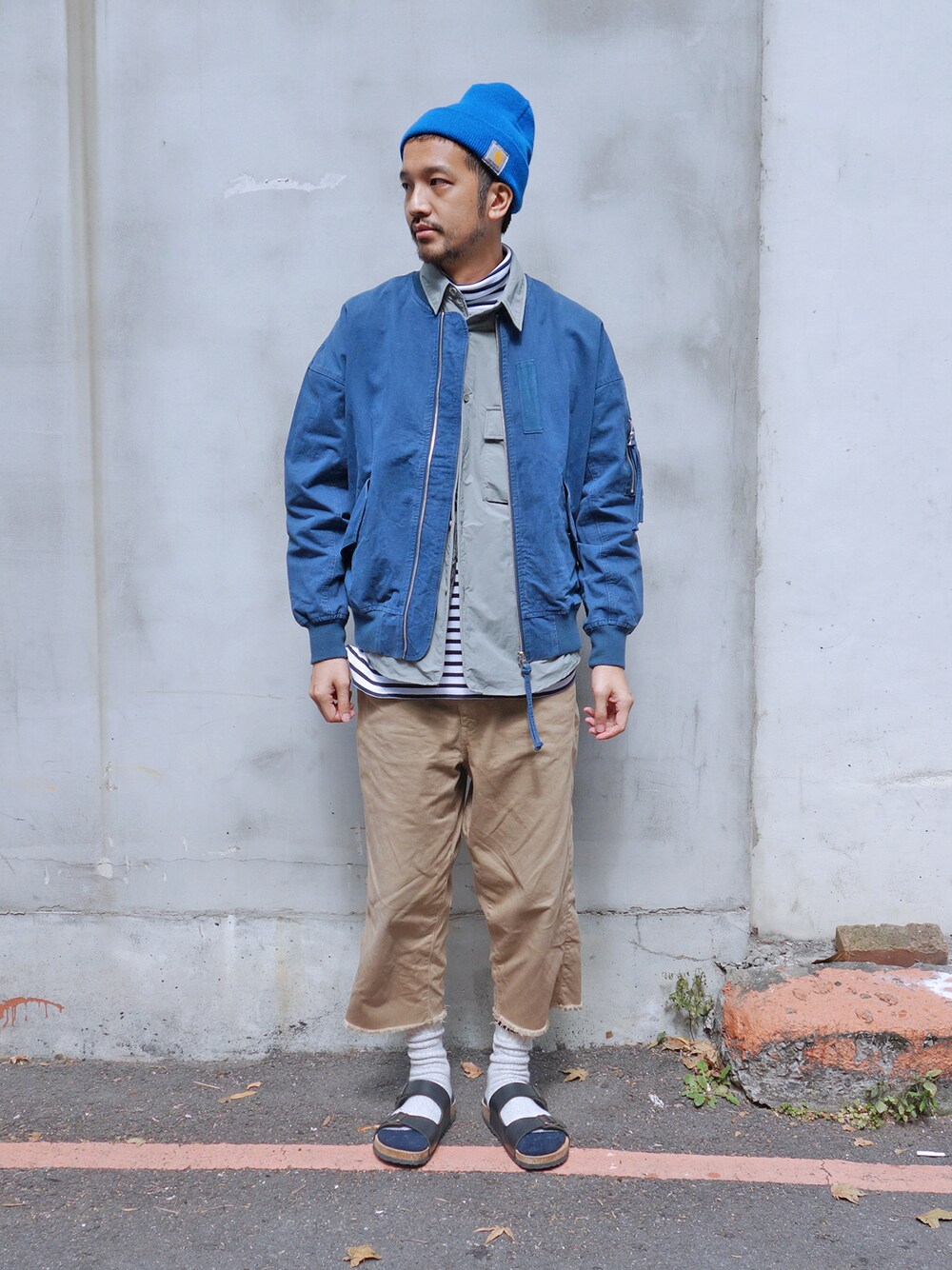 その他のTシャツ/カットソーを着用したメンズの冬コーディネートの1枚目の写真