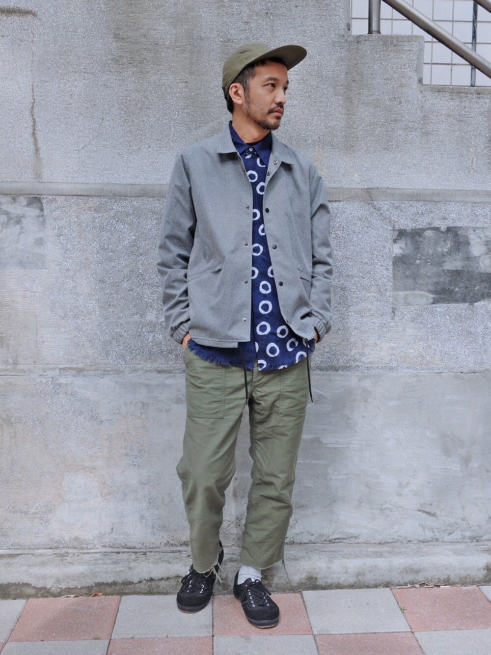 その他のTシャツ/カットソーを着用したメンズの冬コーディネートの1枚目の写真