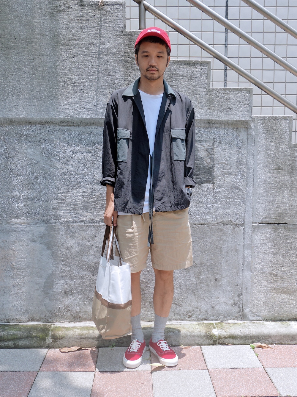 ホワイト系のその他を着用したメンズの夏コーディネートの1枚目の写真