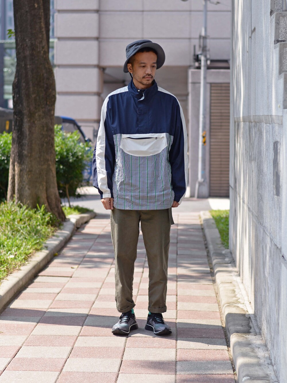「NIKE、Hurley、plain-me、cop by plain-me 」｜「COPのplain-me テーパードアンクルカットパンツ（その他パンツ、グリーン系）」を使った、plain-me_Akkoさん（メンズ・177cm）の秋コーディネートの1枚目の写真