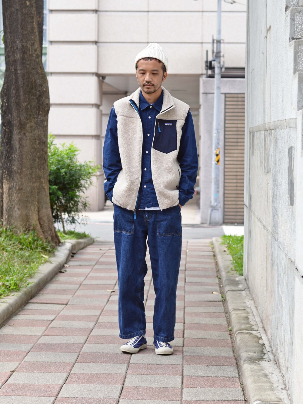 「BEAMS、patagonia、Moonstar、cop by plain-me 」｜「COPのplain-me 高密織りデニムシャツ（シャツ/ブラウス、ブルー系）」を使った、plain-me_Akkoさん（メンズ・177cm）の秋コーディネートの1枚目の写真