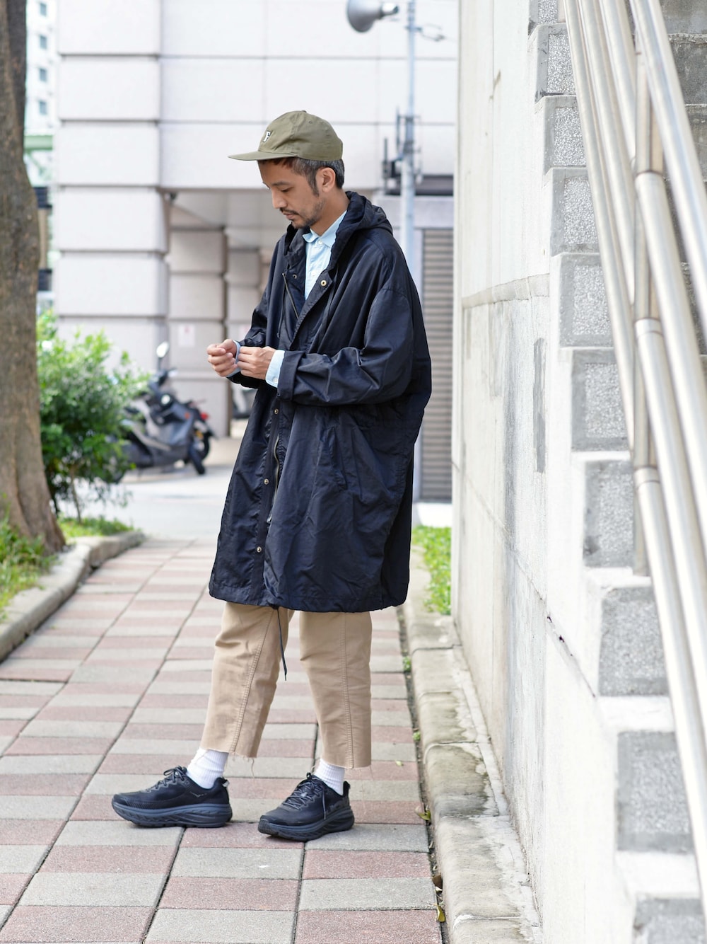 「nanamica、flagstuff、cop by plain-me 、hokka」｜「COPのplain-me パッチワークワイドパンツ（チノパンツ、グリーン系）」を使った、plain-me_Akkoさん（メンズ・177cm）の秋コーディネートの1枚目の写真