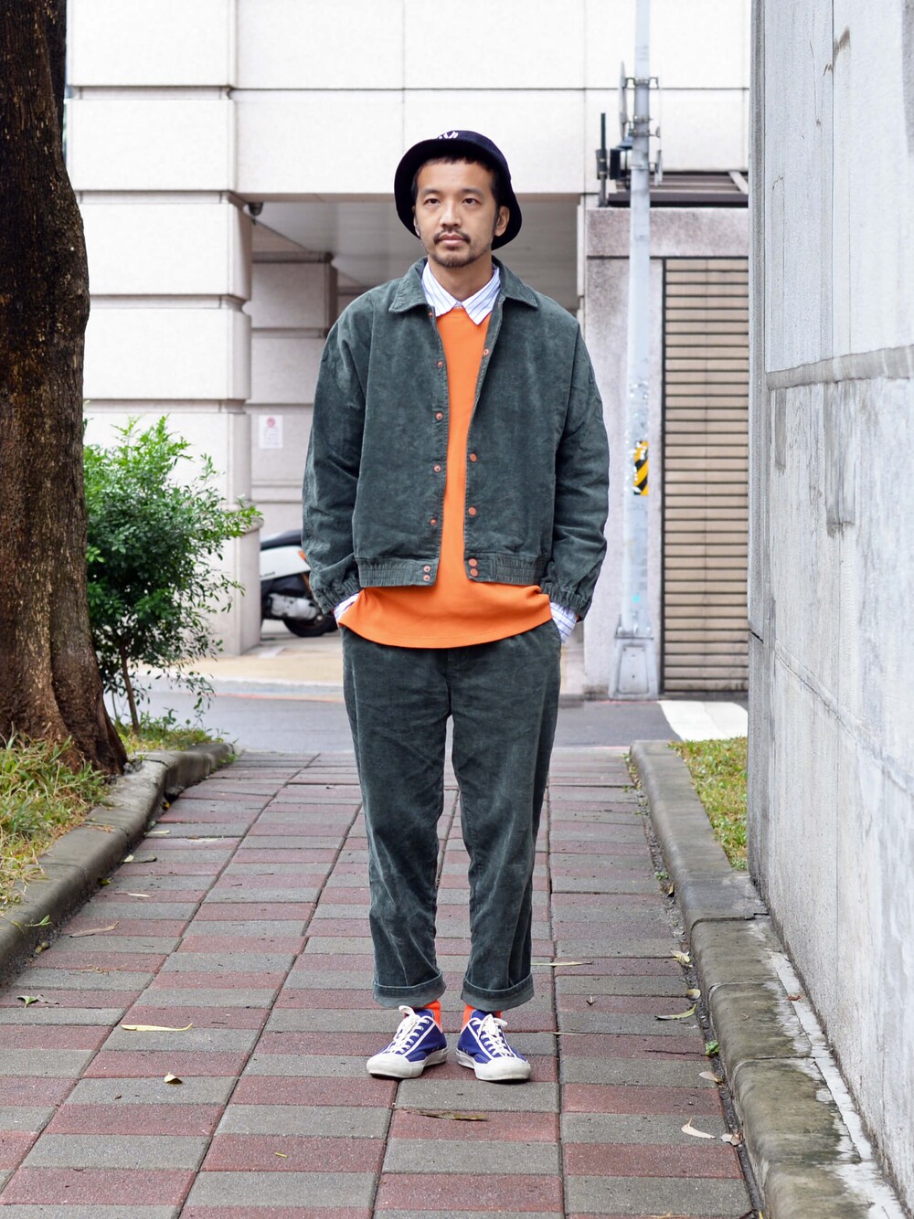「BEAUTY&YOUTH UNITED ARROWS、Moonstar、cop by plain-me 」｜「COPのplain-me  コーデュロイテーパードパンツ（その他パンツ、グレー系）」を使った、plain-me_Akkoさん（メンズ・177cm）の冬コーディネートの1枚目の写真