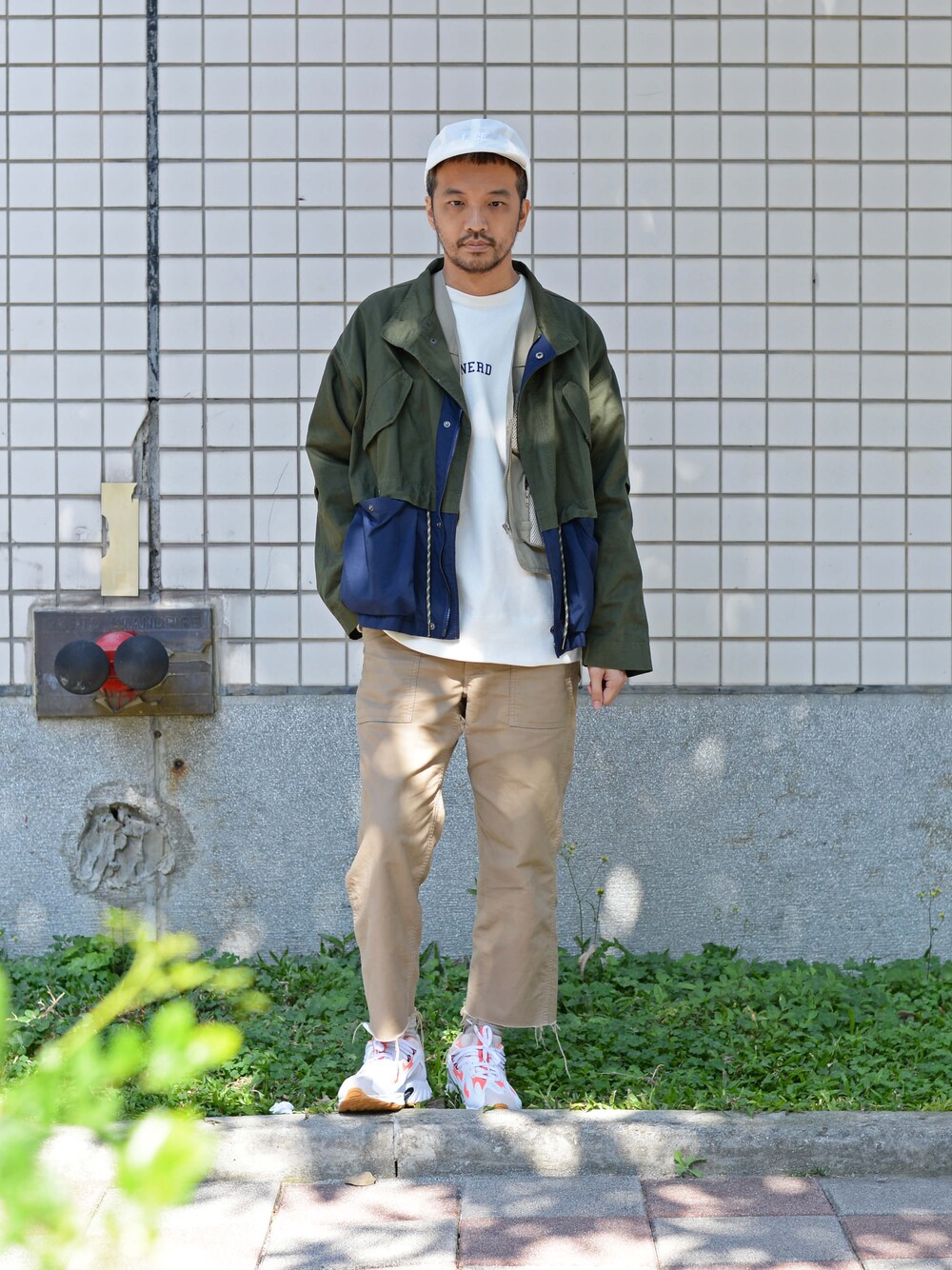 「UNIVERSAL PRODUCTS、THE NERDYS、cop by plain-me 、F/CE.、REEBOK DMX 1200」｜「COPのplain-me パッチワークワイドパンツ（チノパンツ、グリーン系）」を使った、plain-me_Akkoさん（メンズ・177cm）の冬コーディネートの1枚目の写真