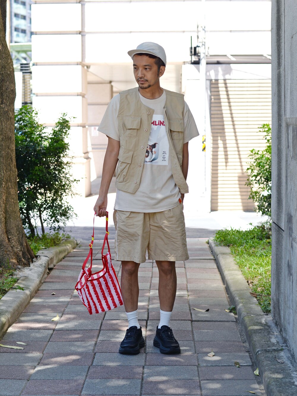 「journal standard、HOKAONEONE、cop by plain-me 」｜「plain-meのCOP ワークキャップ（キャップ、グレー系）」を使った、plain-me_Akkoさん（メンズ・177cm）の夏コーディネートの1枚目の写真