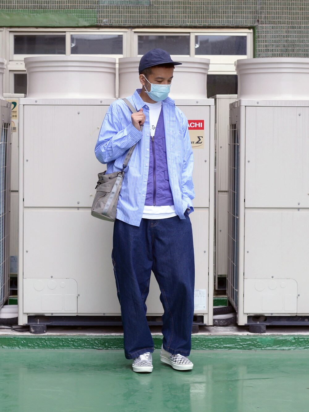 「VANS、BEAUTY&YOUTH UNITED ARROWS、cop by plain-me 」｜「plain-meのCOP ストレッチコットンフォールディングテーパードパンツ（スラックス、ブルー系）」を使った、plain-me_Akkoさん（メンズ・177cm）の春コーディネートの1枚目の写真