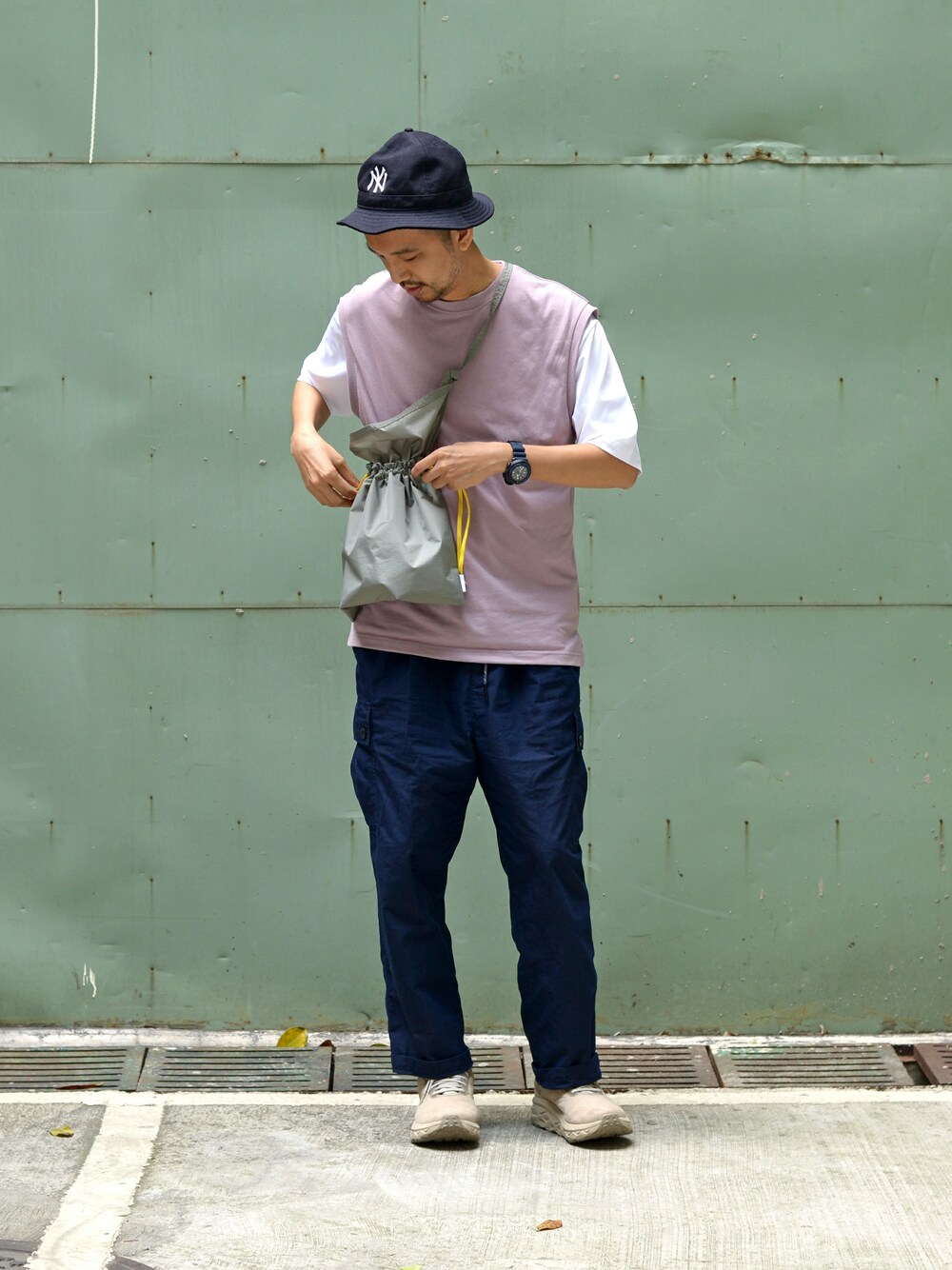 「BEAUTY&YOUTH UNITED ARROWS、HOKAONEONE、cop by plain-me 」｜「plain-meのCOP ヘビーオンスTEE（Tシャツ/カットソー、ホワイト系）」を使った、plain-me_Akkoさん（メンズ・177cm）の夏コーディネートの1枚目の写真