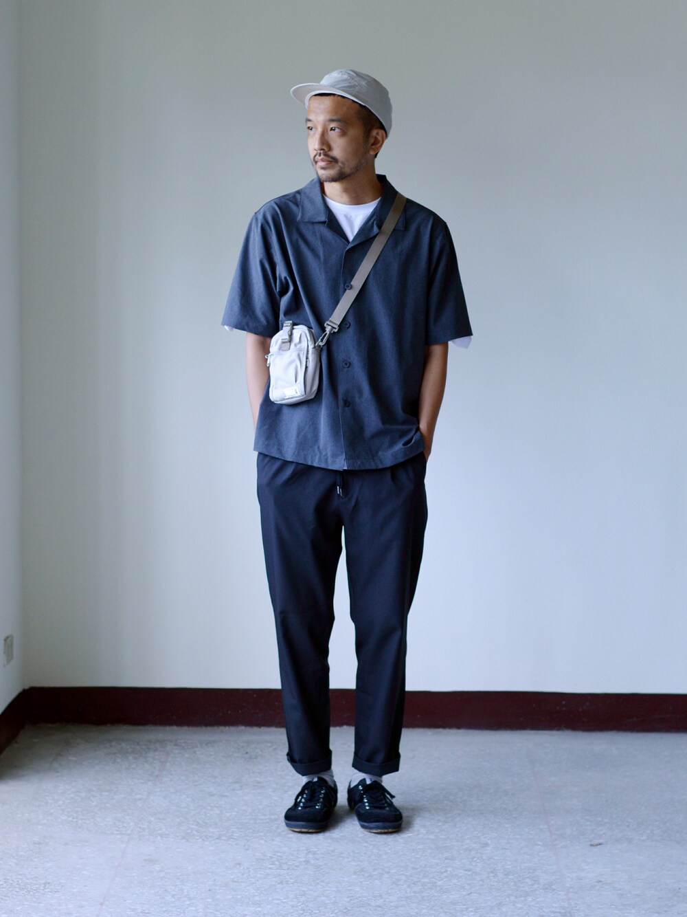 「CDG、cop by plain-me 、COP 1616、COP PM旅行小包」｜「plain-meのCOP 多機能ショルダーバッグ（ショルダーバッグ、グリーン系）」を使った、plain-me_Akkoさん（メンズ・177cm）の夏コーディネートの1枚目の写真