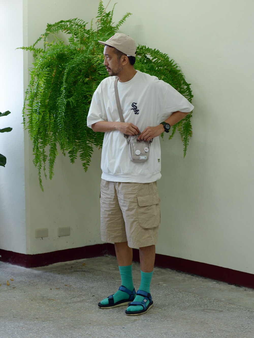 「BEAMS、plain-me、cop by plain-me 、SUICKOE、PM旅行小包」｜「COPの紀念品JNP 台湾朝食店(營養早餐店)オーナーベースボールキャップ（キャップ、ベージュ系）」を使った、plain-me_Akkoさん（メンズ・177cm）の夏コーディネートの1枚目の写真
