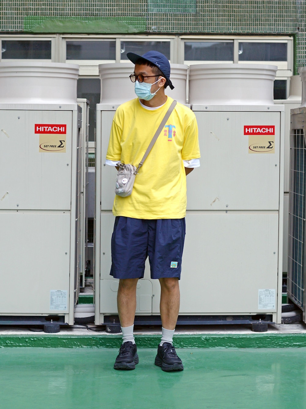 「plain-me、HOKAONEONE、cop by plain-me 、JNP、BEAUTY & Youth  x plain-me」｜「plain-meのCOP 多機能ショルダーバッグ（ショルダーバッグ、グリーン系）」を使った、plain-me_Akkoさん（メンズ・177cm）の夏コーディネートの1枚目の写真