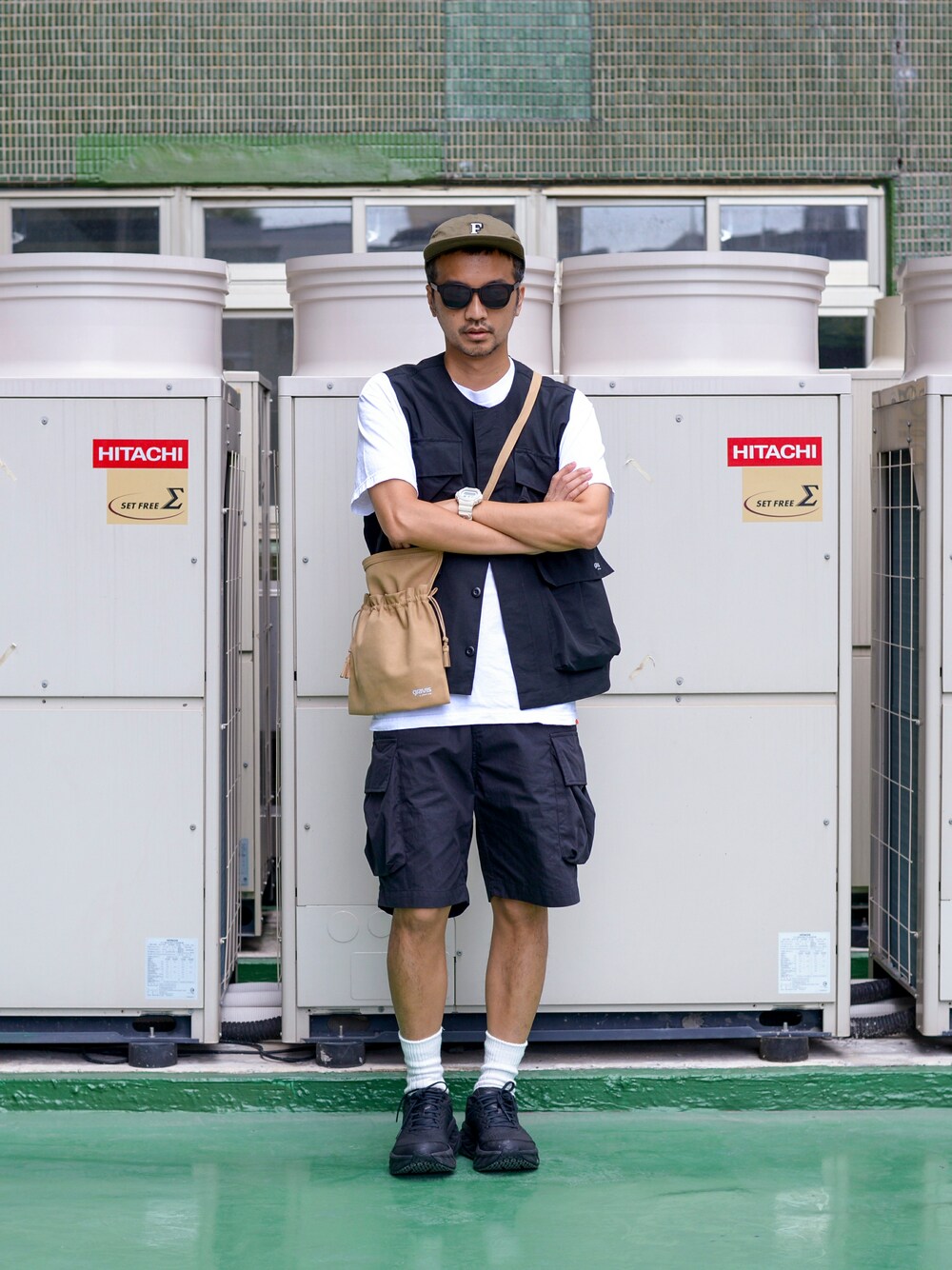 「gravis、plain-me、FLAG STUFF、HOKAONEONE、cop by plain-me 」｜「plain-meのCOP 撥水高耐久ミリタリーショートパンツ（その他パンツ、ベージュ系）」を使った、plain-me_Akkoさん（メンズ・177cm）の秋コーディネートの1枚目の写真