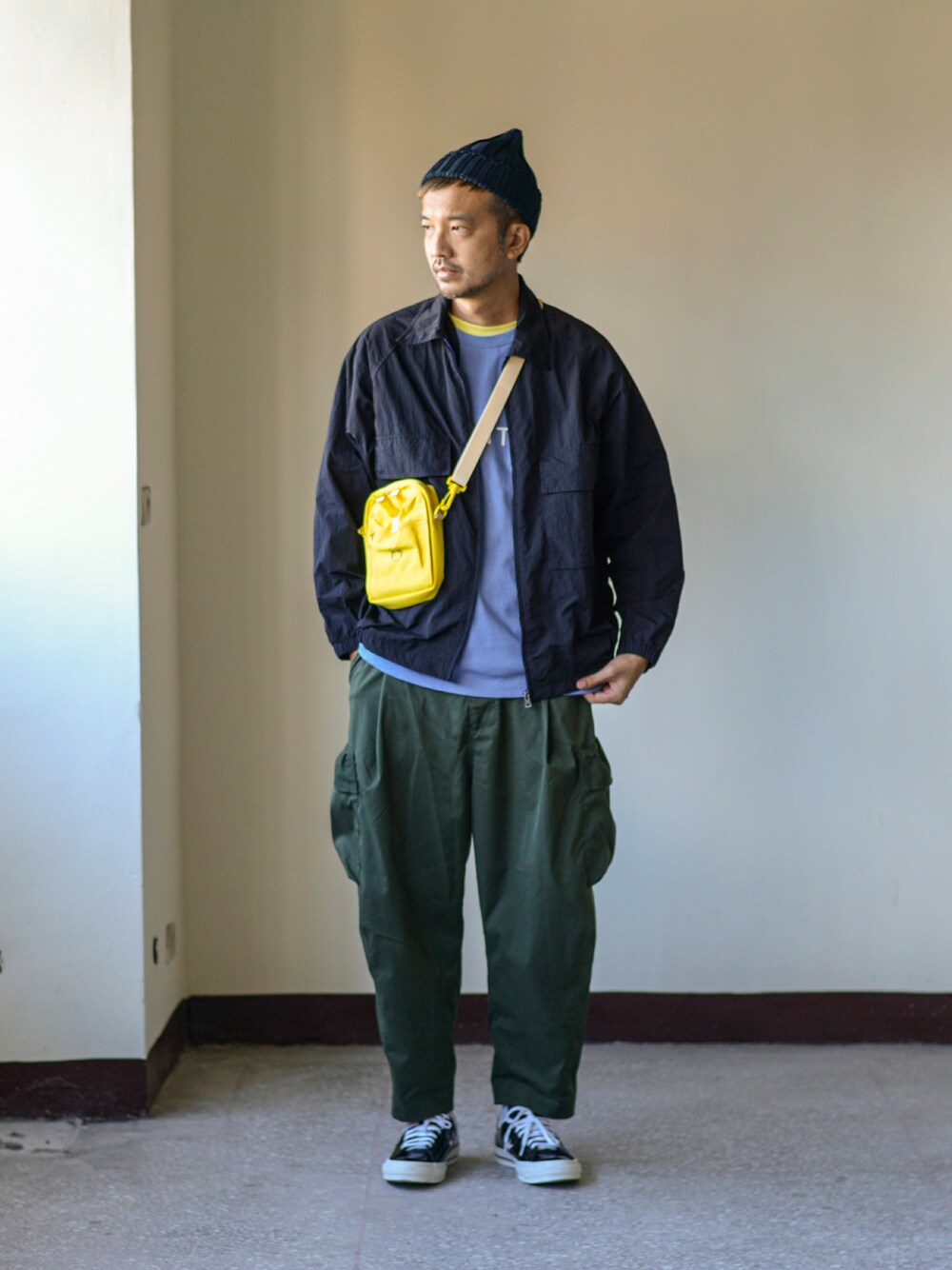 「converse、Noritake、wisdom、cop by plain-me 」｜「plain-meのCOP 多機能ショルダーバッグ（ショルダーバッグ、グリーン系）」を使った、plain-me_Akkoさん（メンズ・177cm）の秋コーディネートの1枚目の写真
