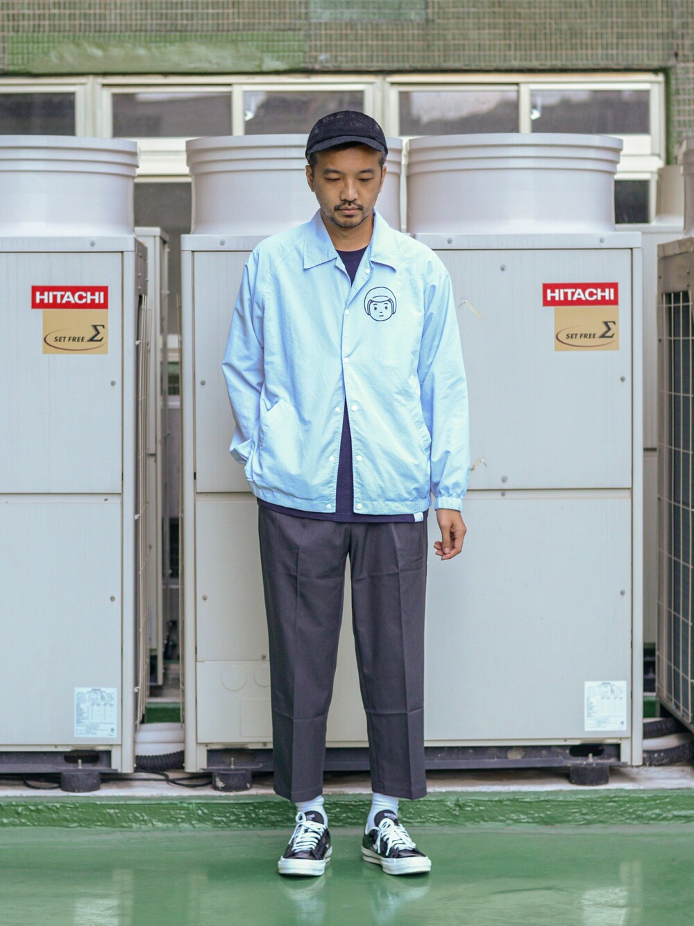 「Noritake、cop by plain-me 」｜「plain-meのCOP 1616 吸湿・汗排出プリーツパンツ（チノパンツ、ブラック系）」を使った、plain-me_Akkoさん（メンズ・177cm）の秋コーディネートの1枚目の写真