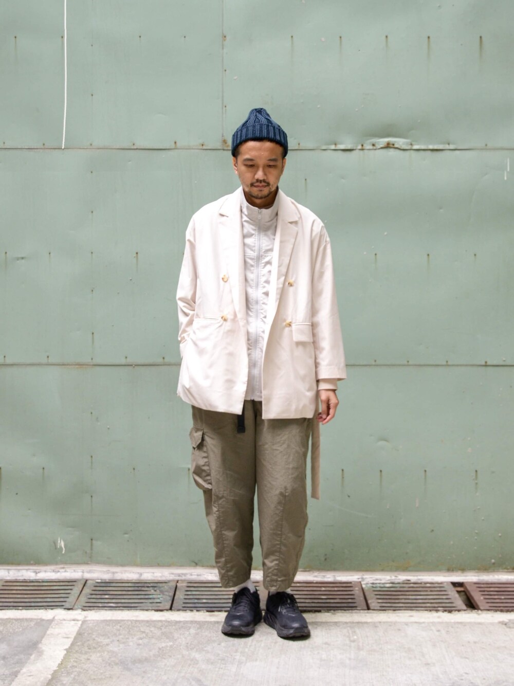 「plain-me」｜「plain-meのアイテム（ジャケット/アウター、ホワイト系）」を使った、plain-me_Akkoさん（メンズ・177cm）の冬コーディネートの1枚目の写真