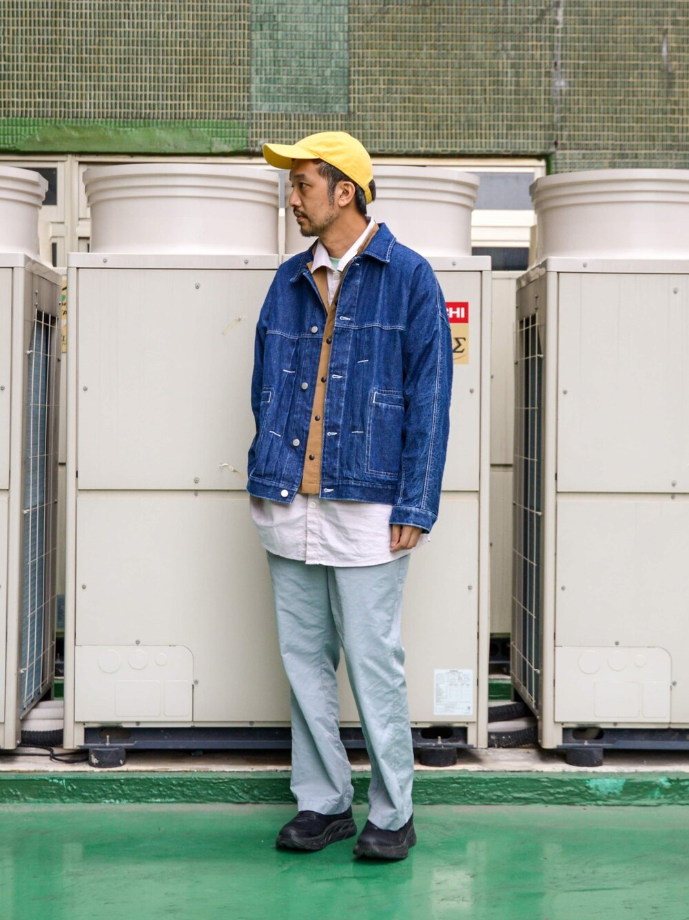 「plain-me」｜「plain-meのアイテム（ジャケット/アウター、ブルー系）」を使った、plain-me_Akkoさん（メンズ・177cm）の春コーディネートの1枚目の写真
