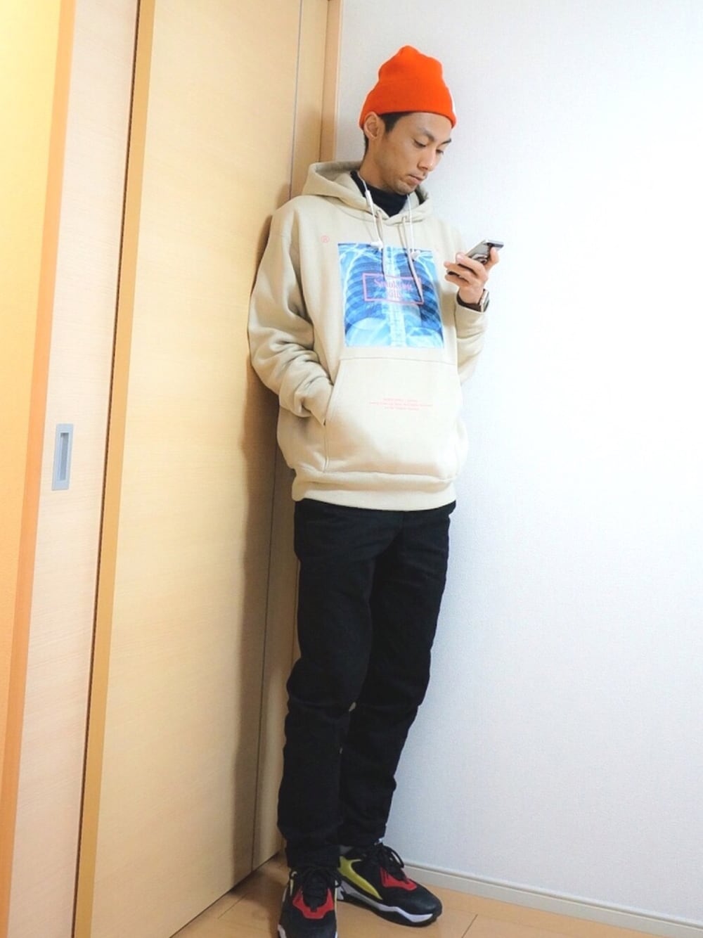 「FR2、休日コーデ、プチプラミックス、GU、お洒落さんとつながりたい、パーカー、冬コーデ、PUMA thunder spectra、dadshoes」｜「FR2のアイテム（パーカー、ベージュ系）」を使った、takidaiさん（メンズ・178cm）の冬コーディネートの1枚目の写真