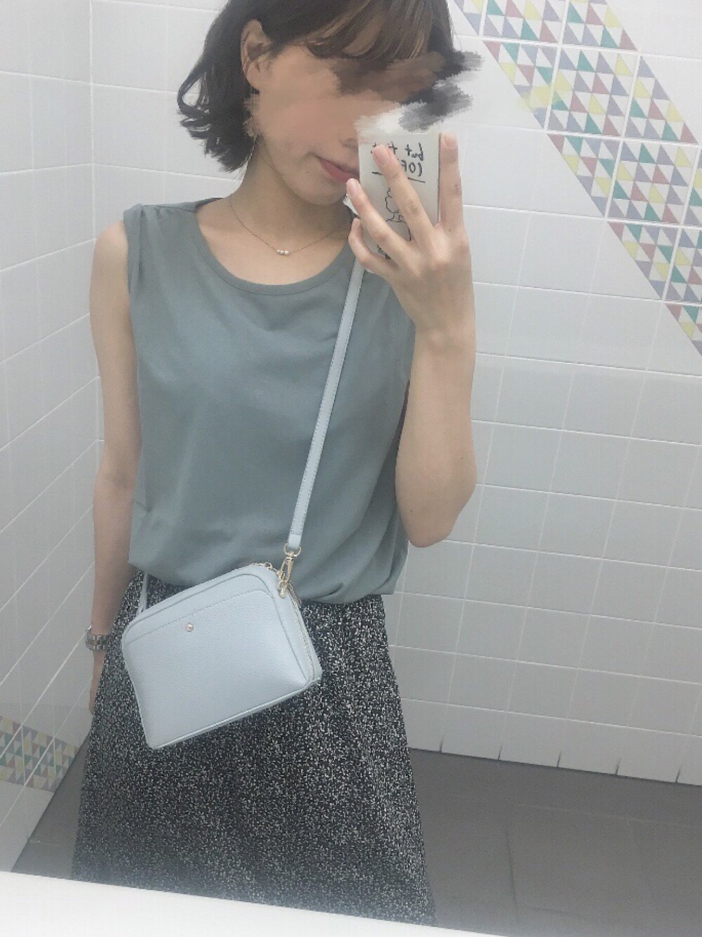 「デート、オトナ女子、オトナカジュアル、夏コーデ、大学生」｜「PLAIN CLOTHINGのミニマルスクエア3WAYショルダー/クラッチバッグ（ショルダーバッグ、グレー系）」を使った、suzuさん（レディース・167cm）の夏コーディネートの1枚目の写真